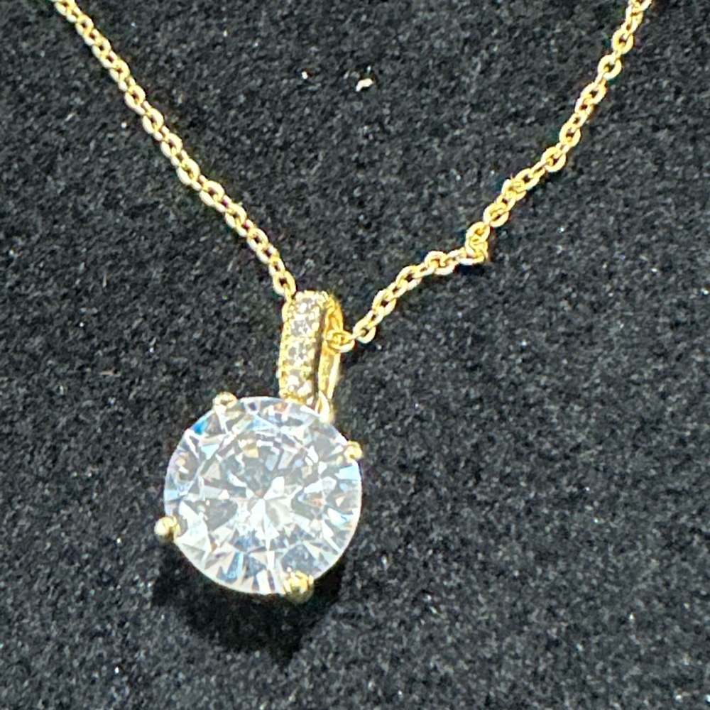 Elegant Gold and Silver Pendant Necklace - Picture 4 of 6